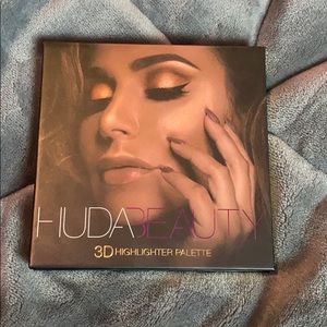 Huda Beauty 3D Highlighter Palette